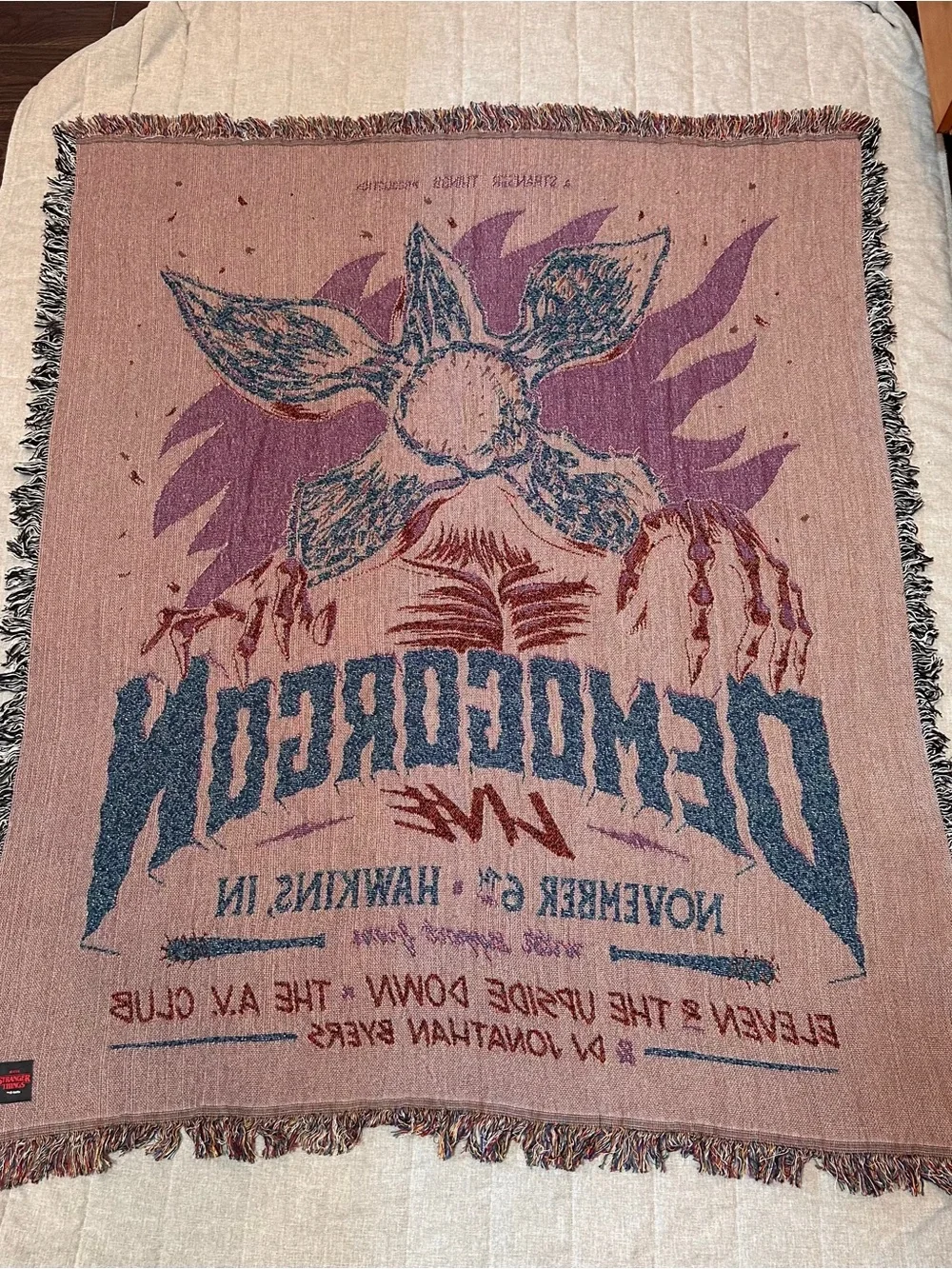 RARE Stranger Things LIMITED EDITION Demogorgon Live Woven Throw Blanket Fringe